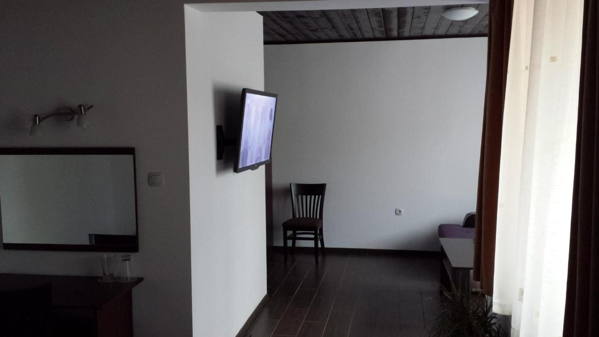 Hotel Kiprovets Chiprovtsi ภายนอก รูปภาพ